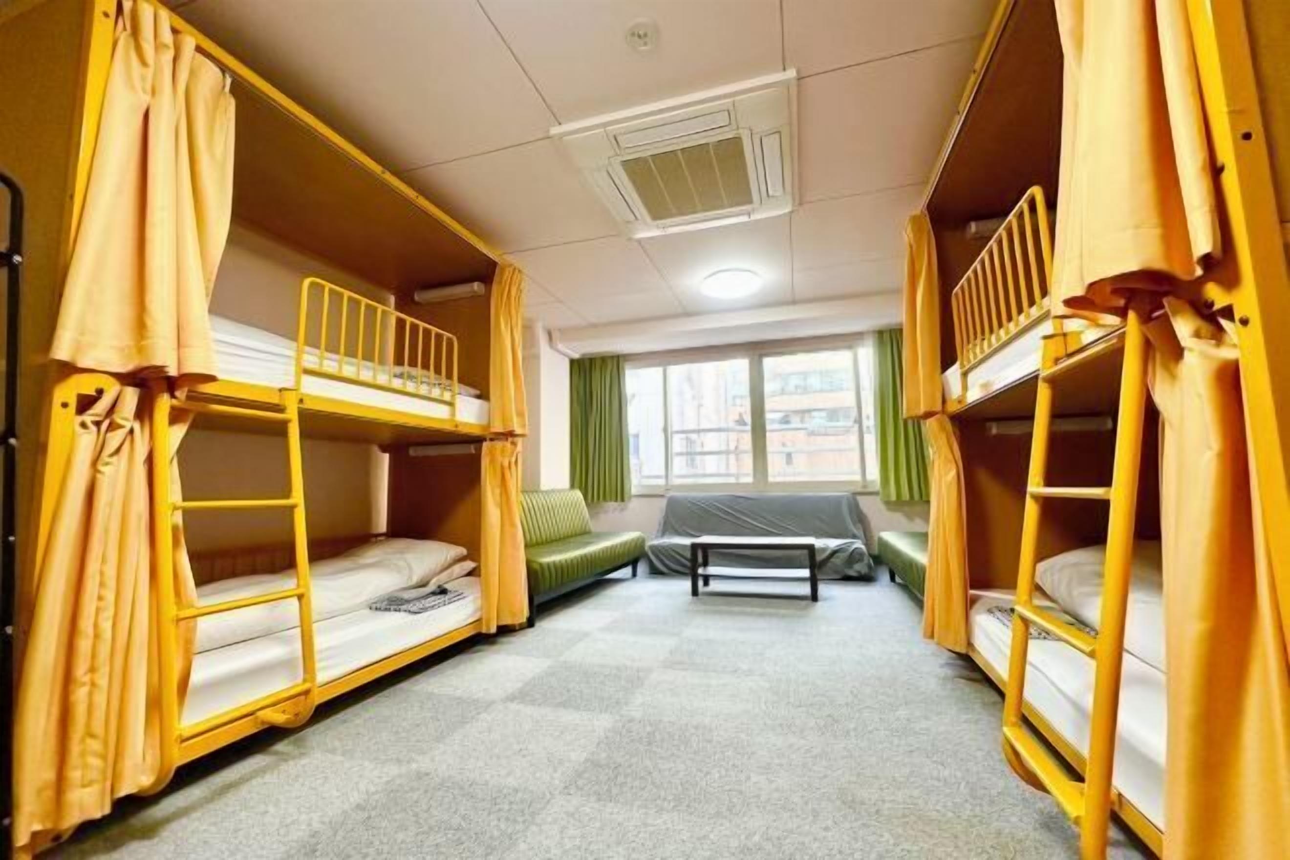 โต๊ะทำงาน, เตารีด/โต๊ะรีดผ้า, Wi-Fi ฟรี, ผ้าปูที่นอน