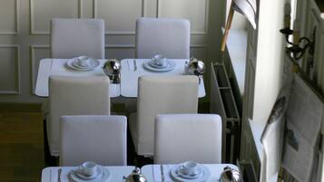 Morgenmad tilberedt efter bestilling hver dag (15 EUR pr. person)