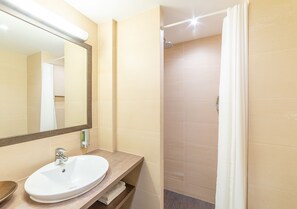Ducha, artículos de tocador gratuitos, secador de pelo, toallas