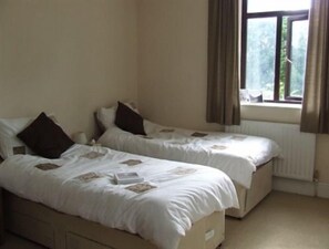 Basic Twin Room, 2 Single Beds, Ensuite