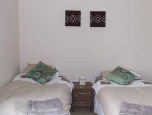 Twin Room, 2 Single Beds, Ensuite