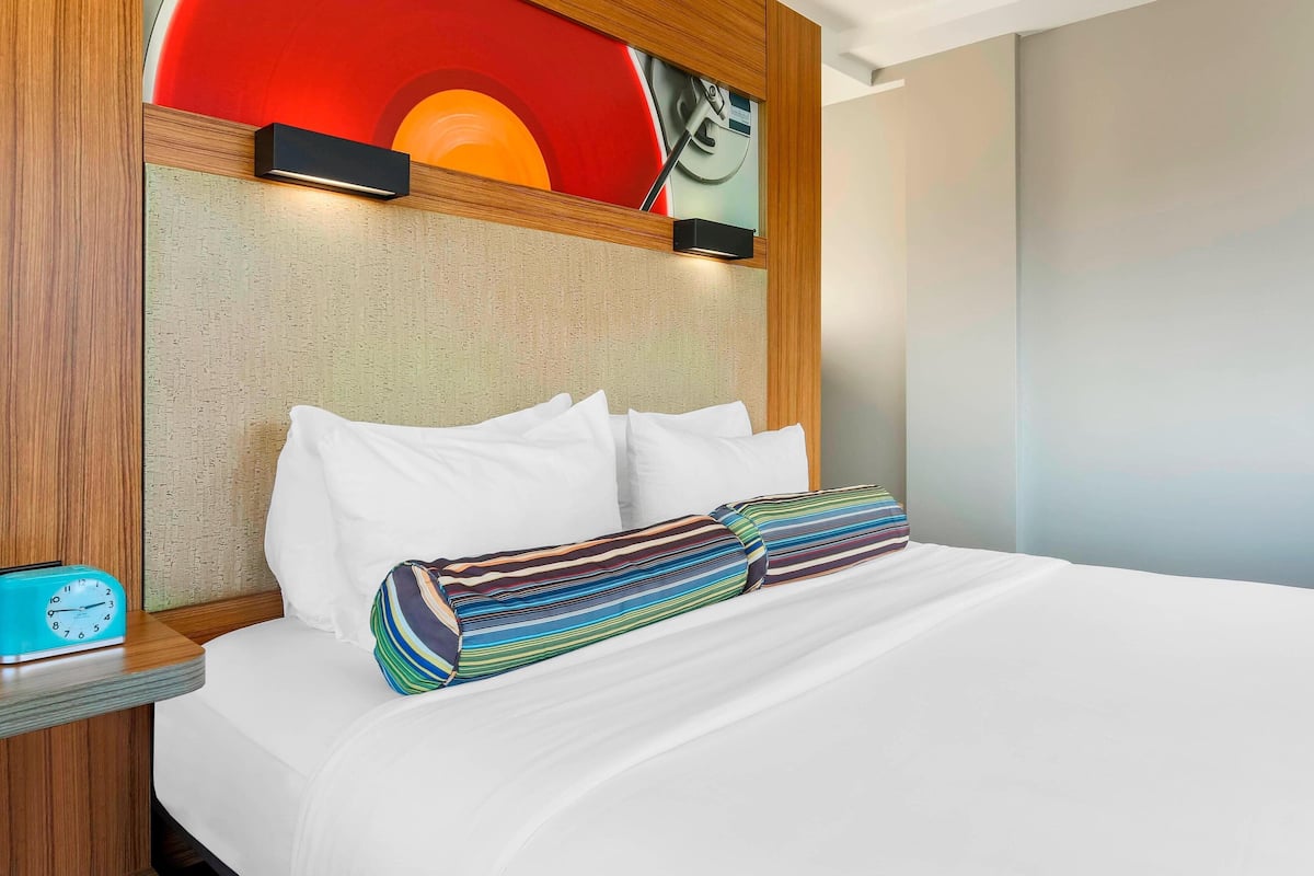 Hypo-allergenic bedding, pillowtop beds, in-room safe, desk