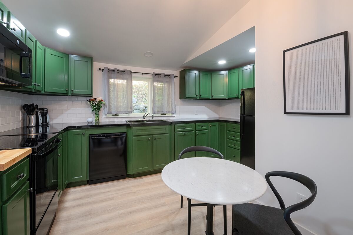 guesthouse c | private kitchen | microwave, coffee/tea maker, freezer