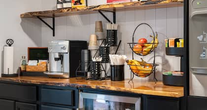 Riverhouse by Weekender (Formerly Jack Daniels Inn)