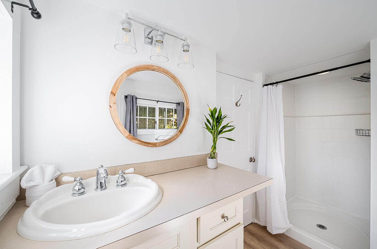 guesthouse c | bathroom | shower, hair dryer, towels