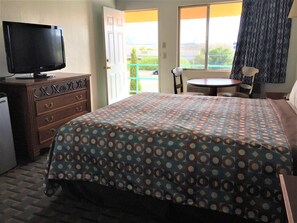 Room, 1 Queen Bed | Desk, blackout drapes, free WiFi, bed sheets - Ramblin Rose Motel (Kingman)