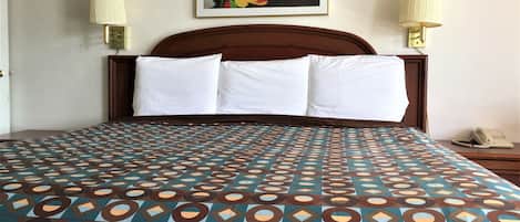 Room, 1 King Bed | Desk, blackout drapes, free WiFi, bed sheets