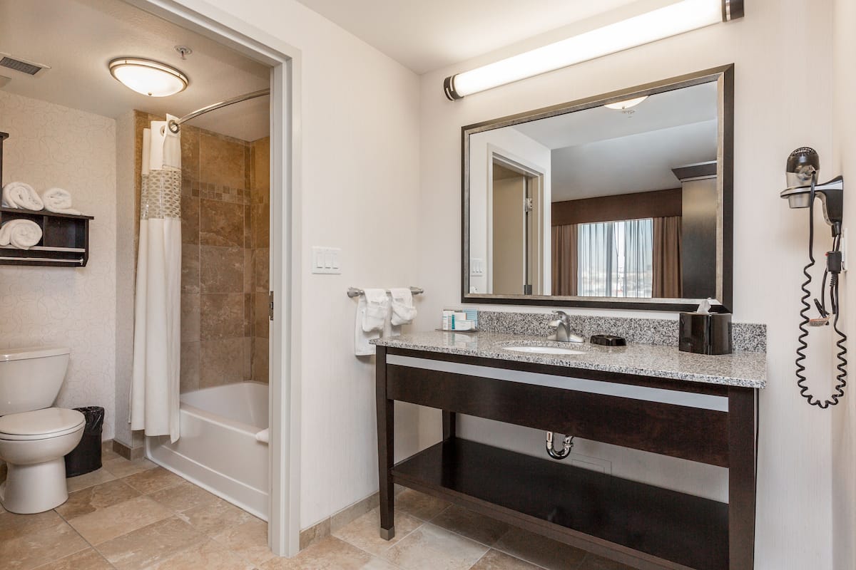 Suite, 1 King Bed, Accessible, Non Smoking