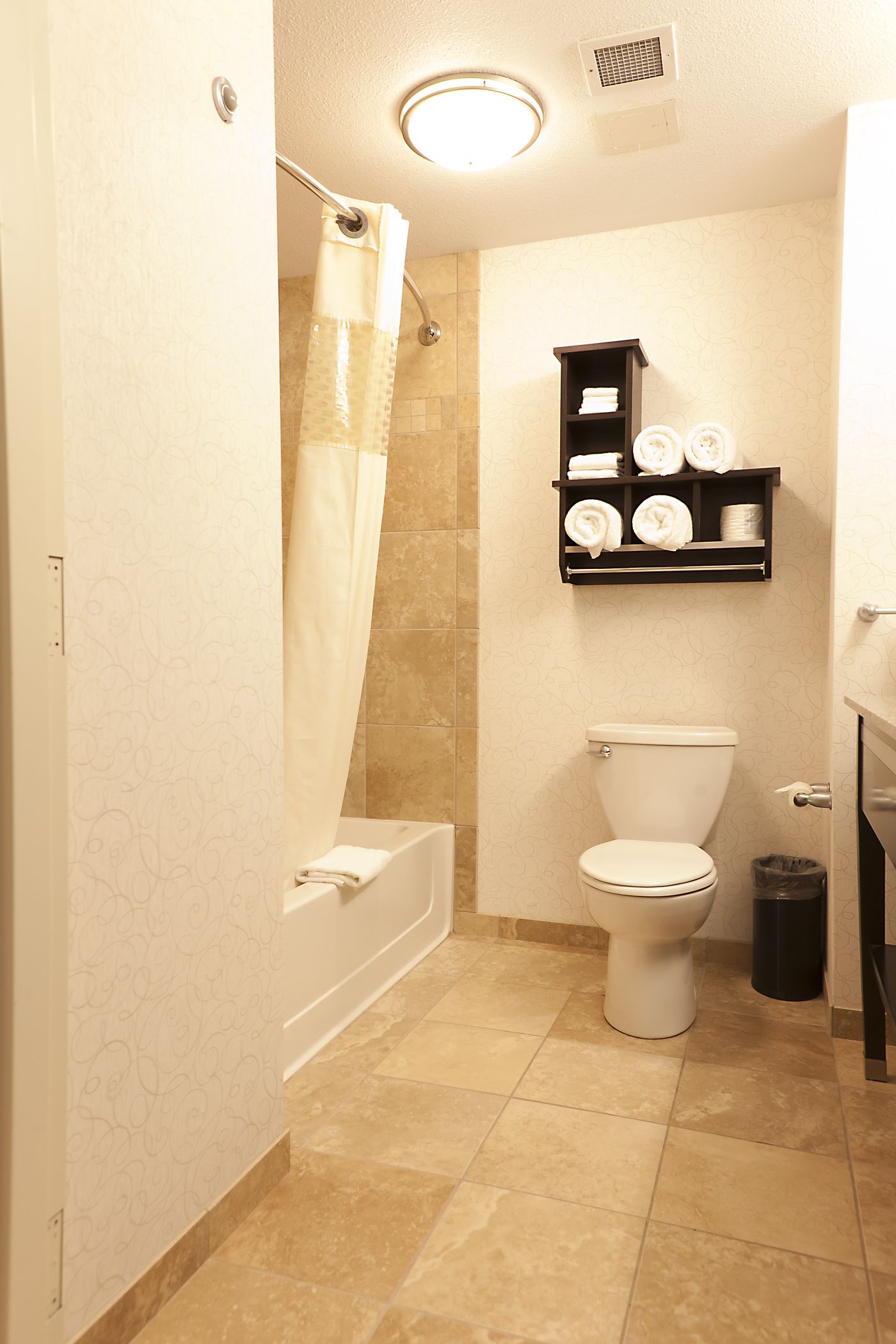 hydromassage showerhead, free toiletries, hair dryer, towels