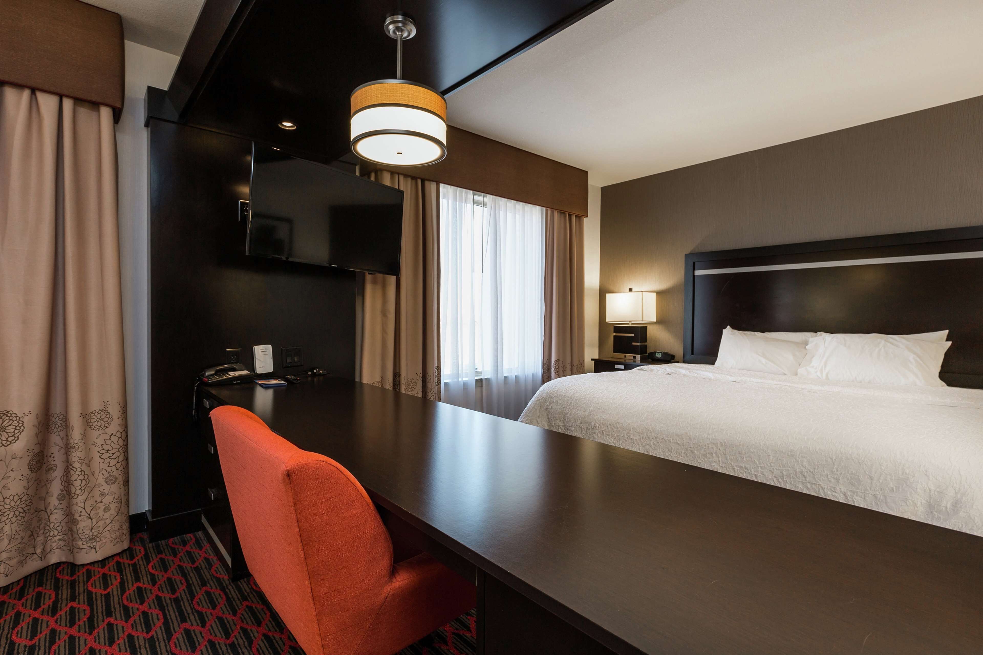 1 king studio suite non-smoking | hypo-allergenic bedding, pillow-top beds, in-room safe, desk