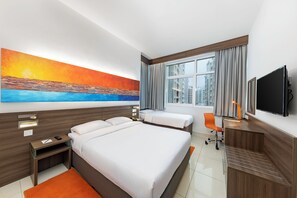 Coffres-forts dans les chambres, bureau, fer et planche à repasser