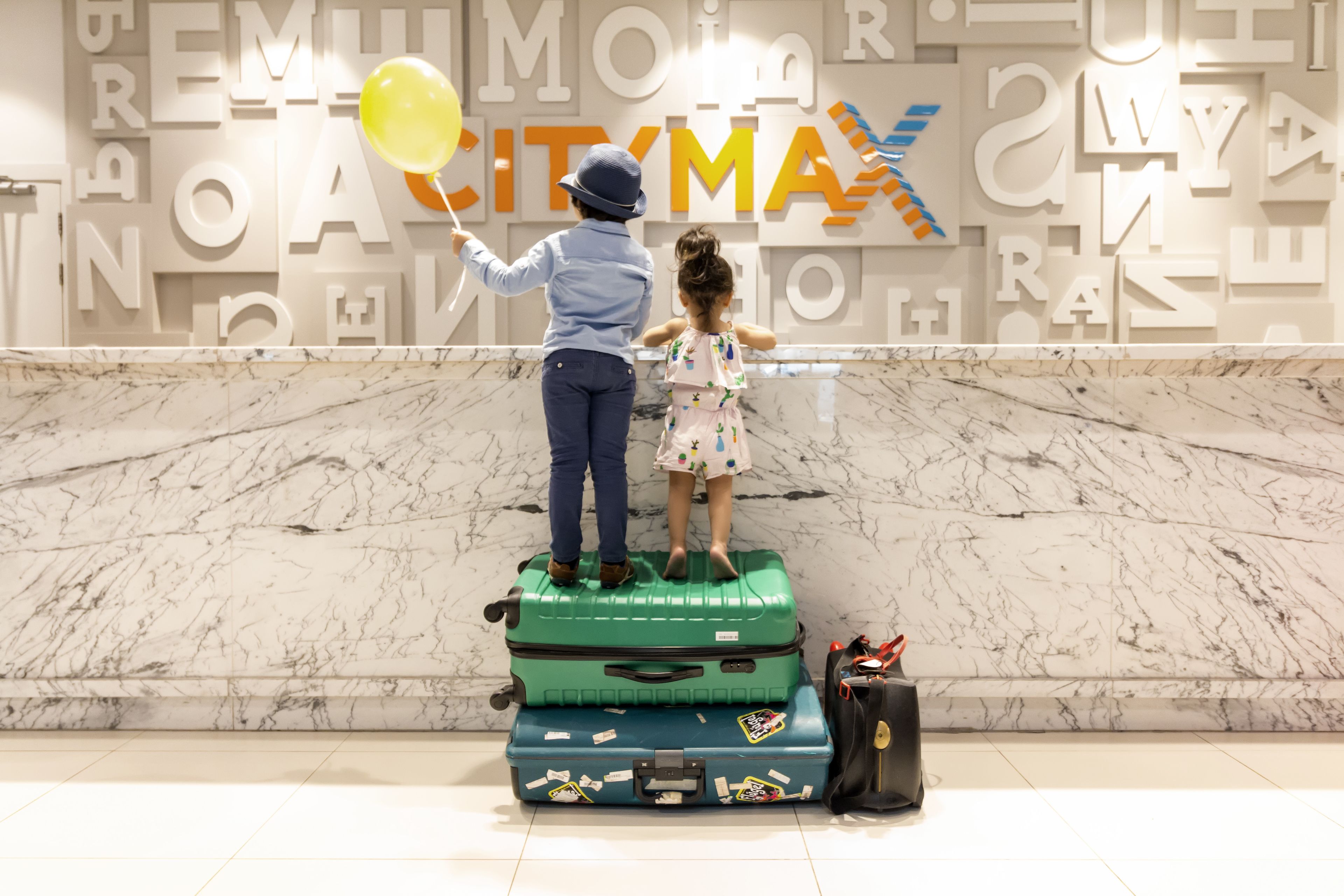 A marble wall with large letters spelling out "CITYMA".