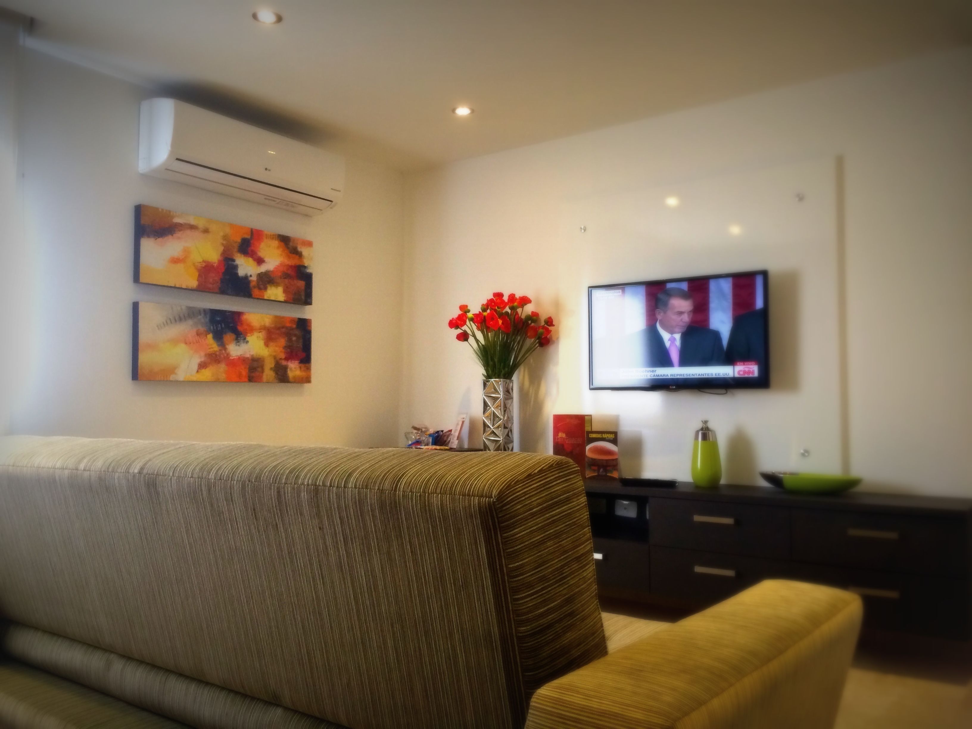 presidential suite 2 bedrooms (5 personas) | living area | flat-screen tv