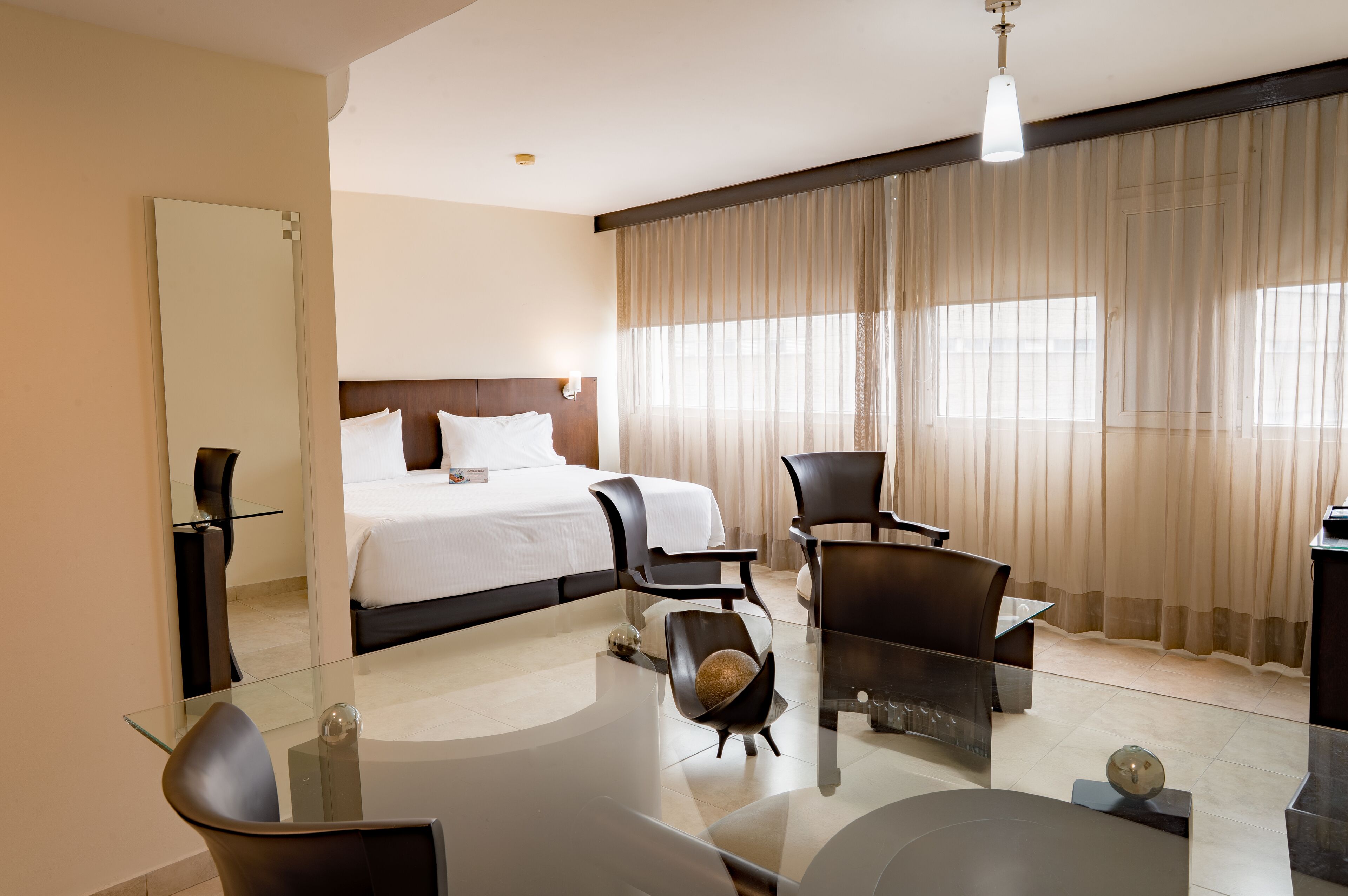 Executive-Suite | Minibar, Zimmersafe, Schreibtisch, Verdunkelungsvorhänge