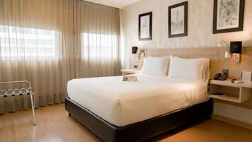 Suite Superior, 2 kamar tidur, Bebas Asap Rokok, hot tub | Minibar, brankas, meja kerja, dan tirai kedap cahaya