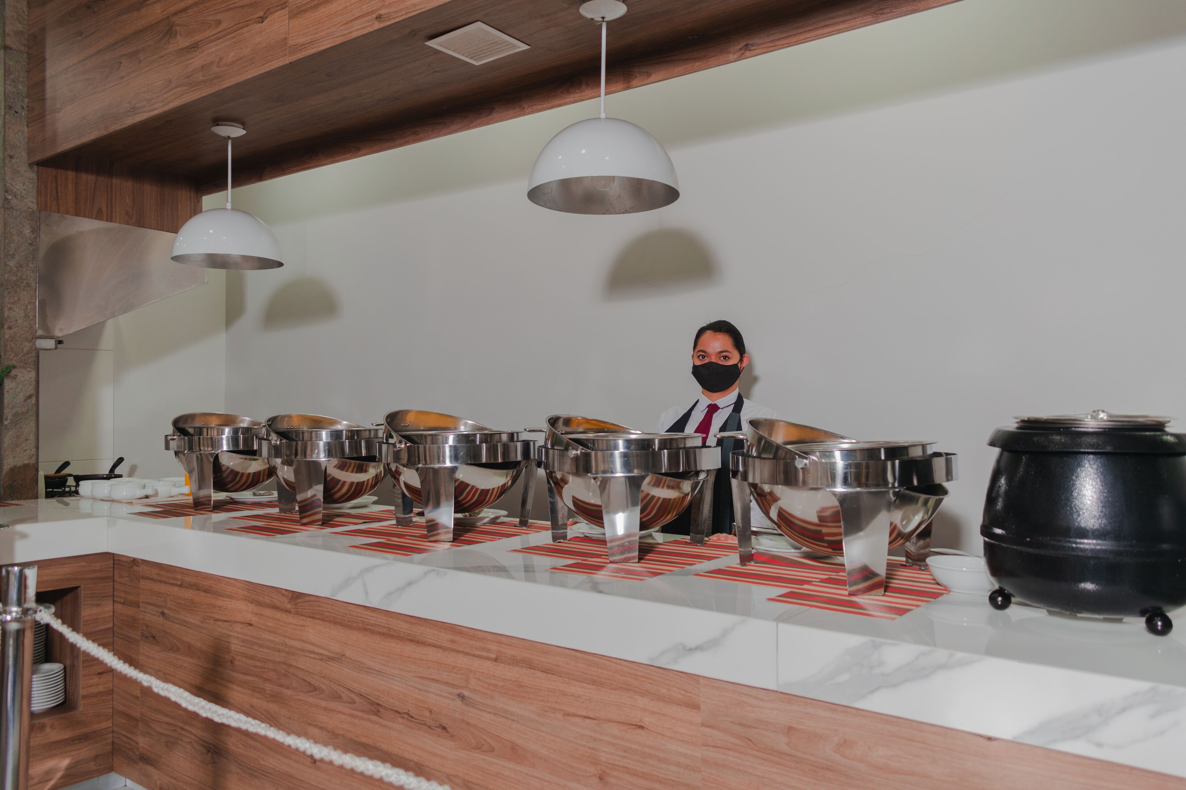 朝食 (ビュッフェ)、毎日提供 (無料)