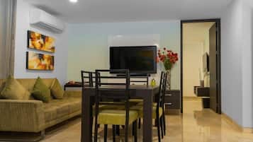 Standaard kamer | Woonruimte | Flatscreentelevisie