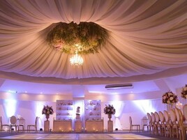 Una televisión de pantalla plana