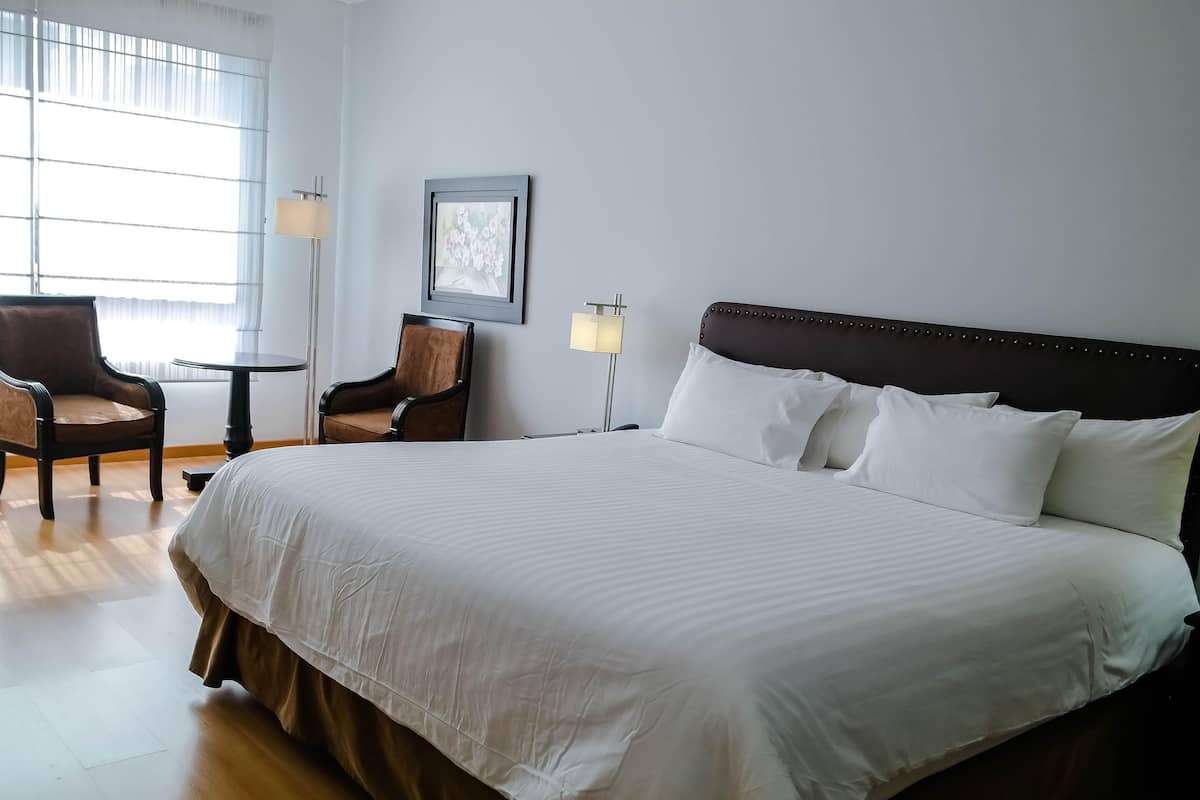 1 quarto, camas Tempur-Pedic, frigobar, cofres nos quartos