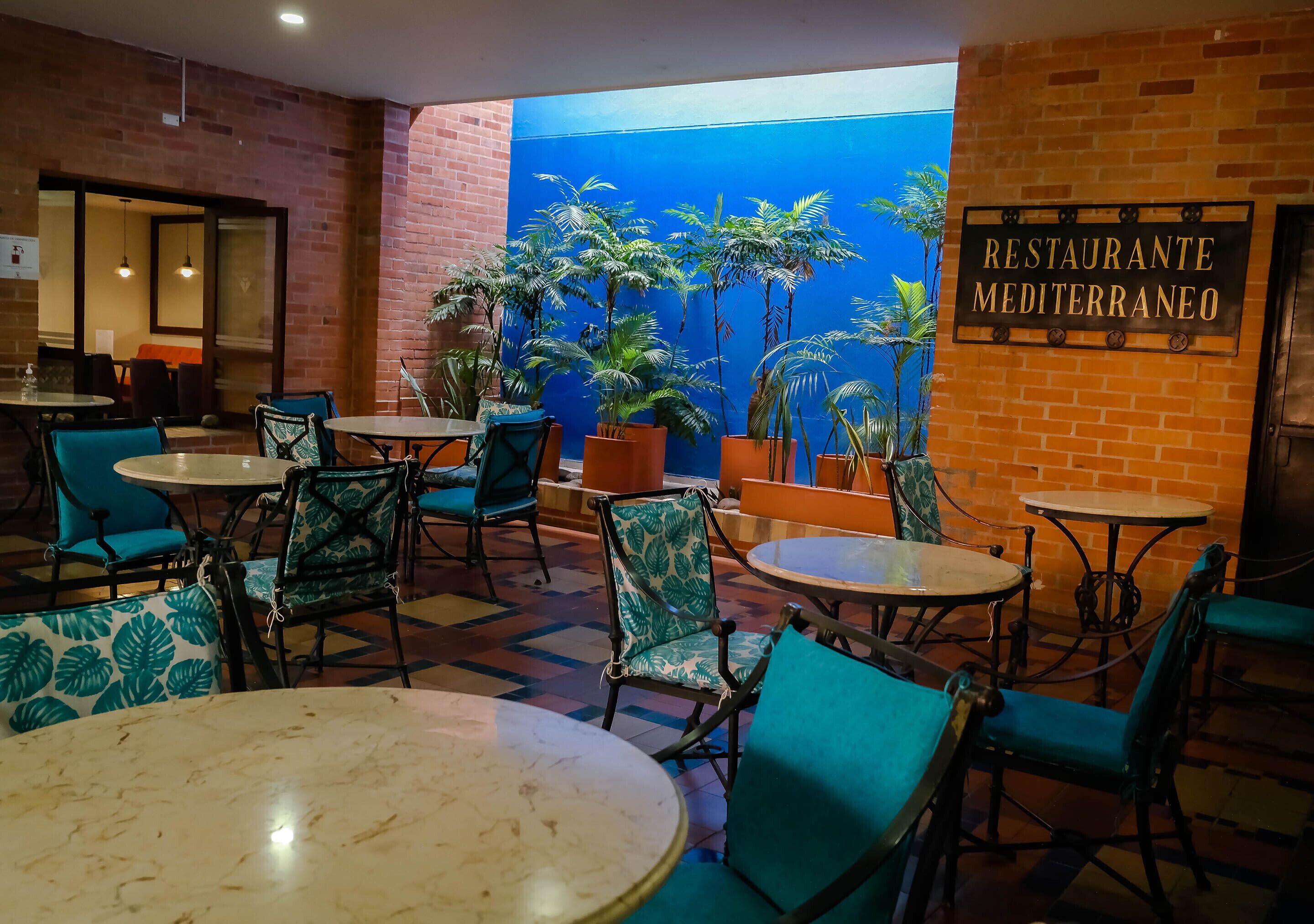 breakfast, lunch and dinner served