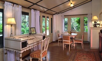 Cottage | In-room dining