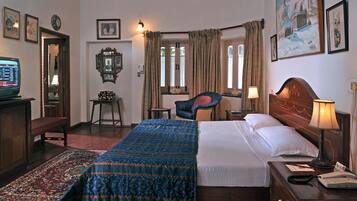 Cottage | In-room safe, desk, blackout curtains, iron/ironing board