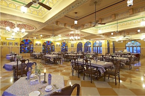 Hi ha 2 restaurants amb esmorzars