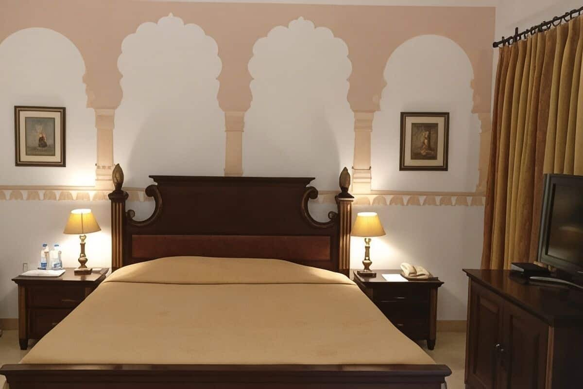 Frette Italian sheets, premium bedding, pillowtop beds, minibar