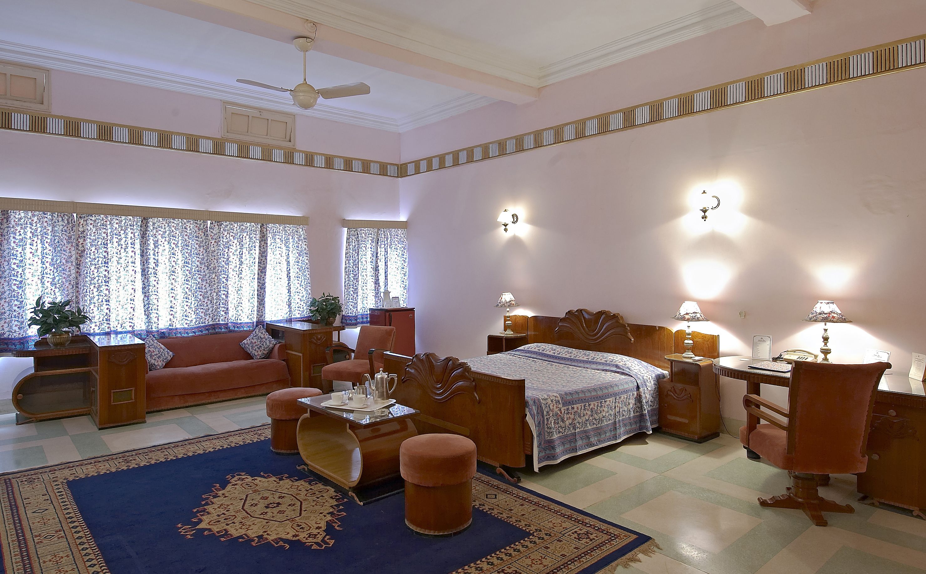 Frette Italian sheets, premium bedding, pillow-top beds, minibar