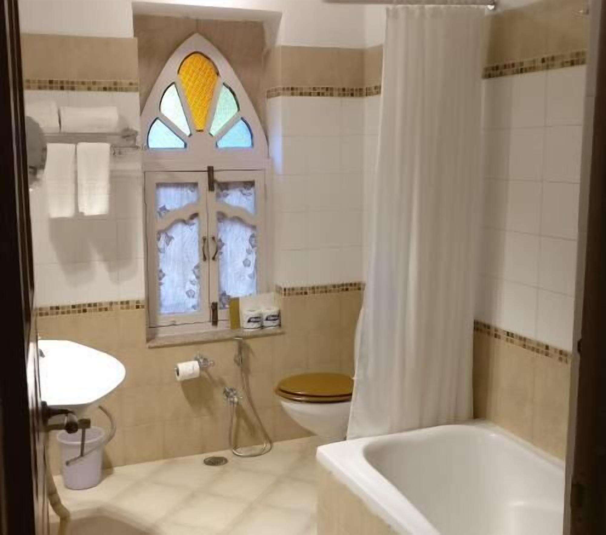 Salle de bain | Douche, articles de toilette gratuits, sèche-cheveux