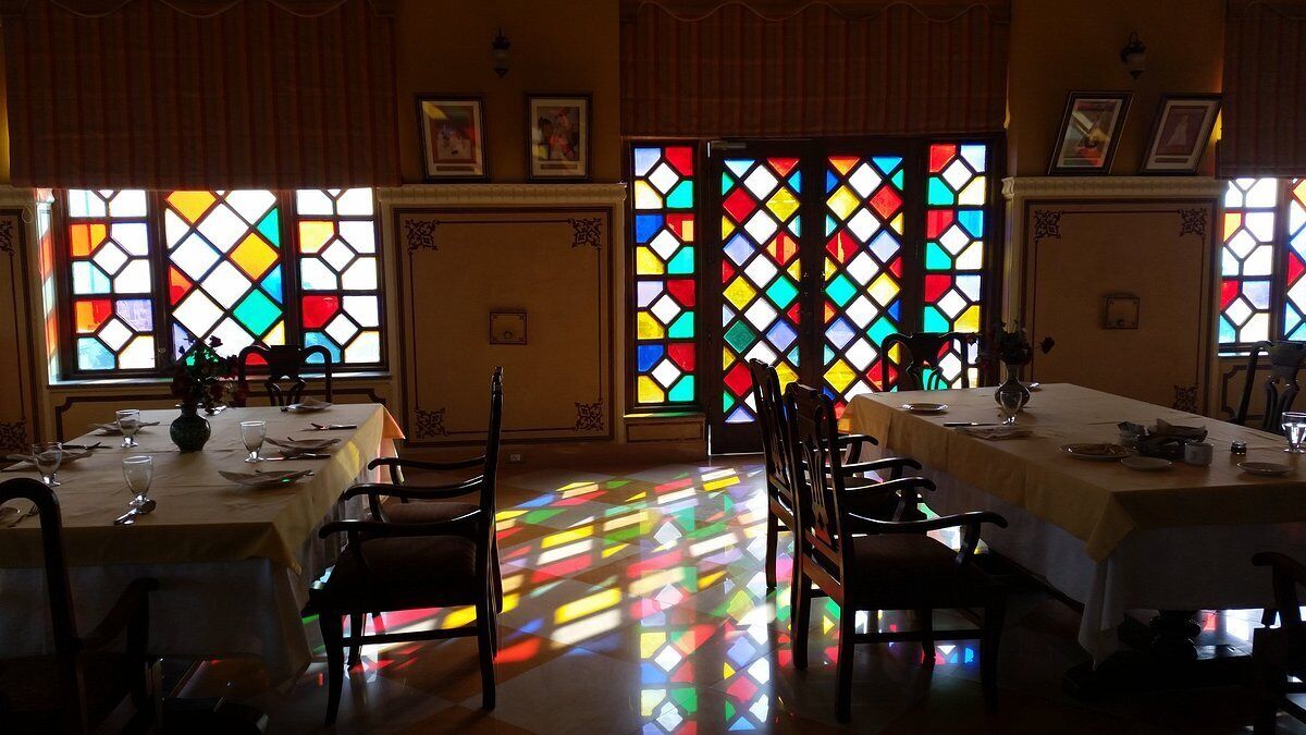 2 restaurants; breakfast, lunch and dinner served 