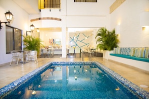 Outdoor pool, pool loungers - Hotel Virrey Cartagena (Cartagena)