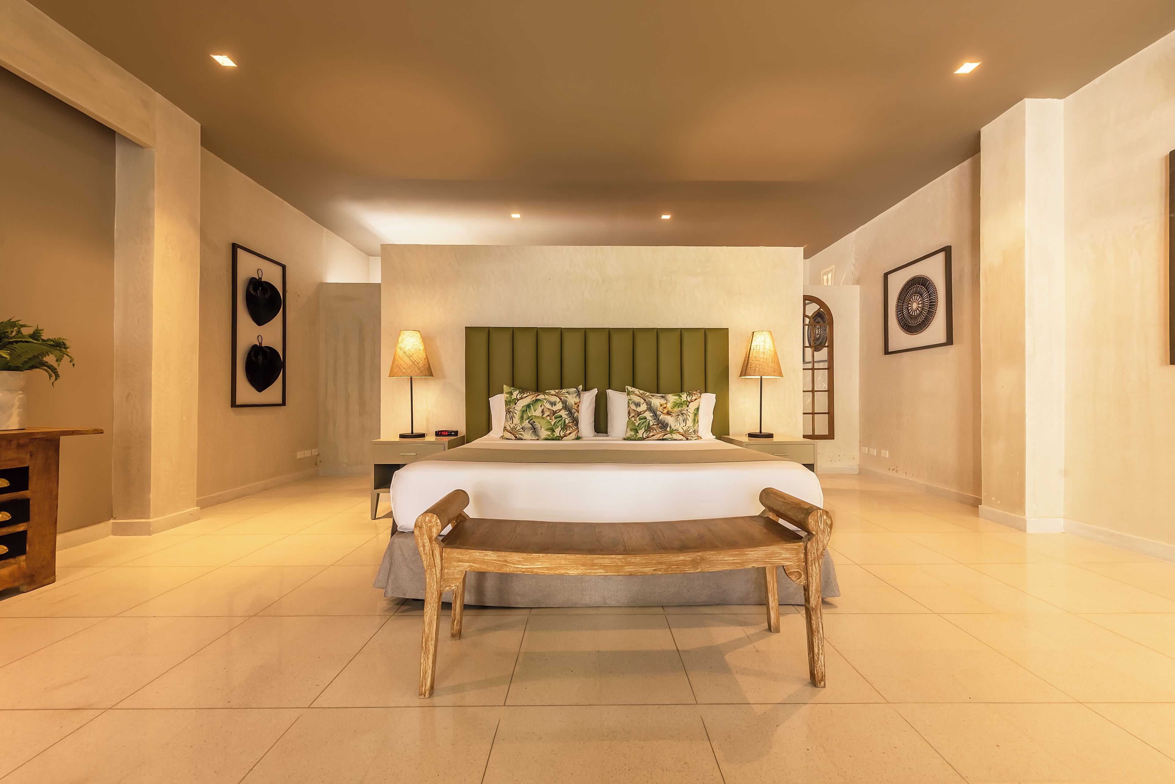 Suite Grand | Minibar, caja de seguridad en la habitación y escritorio 