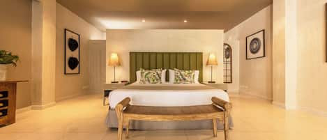 頂級套房 | 迷你吧、房內夾萬、書桌、隔音