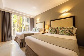Minibar, in-room safe, desk, soundproofing - Madisson Boutique Hotel Cartagena (Cartagena)