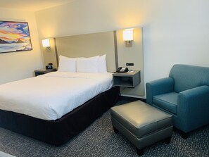 Standard Room, 1 King Bed, Non Smoking | Desk, laptop workspace, iron/ironing board, free cribs/infant beds - Comfort Inn San Diego Miramar (San Diego)