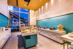 Daily buffet breakfast (COP 39000 per person)