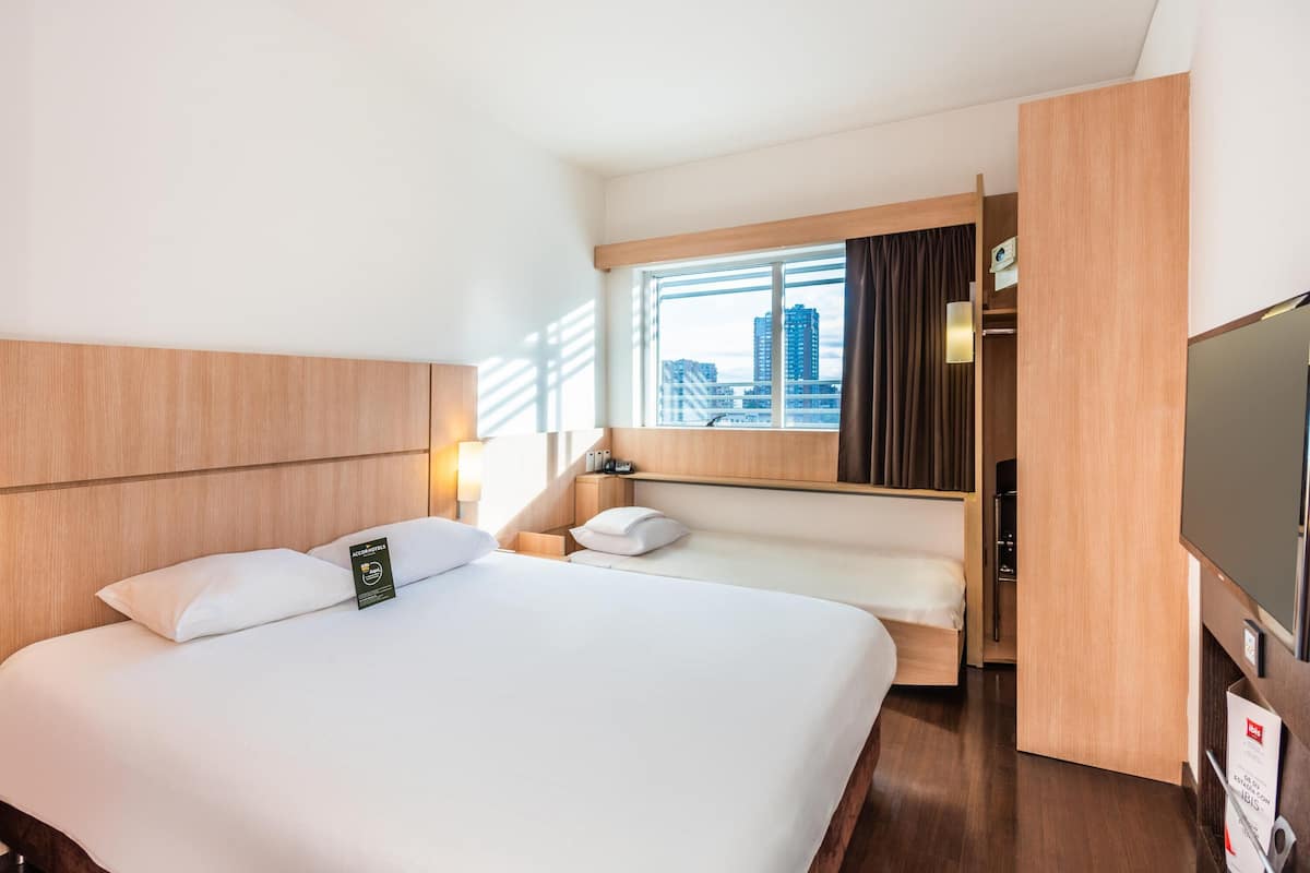 Habitació, diversos llits | Caixa forta a l'habitació, escriptori i habitacions insonoritzades