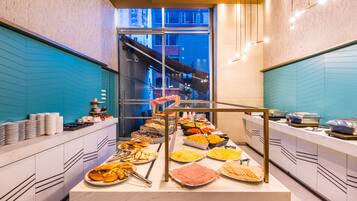Daily buffet breakfast for a fee