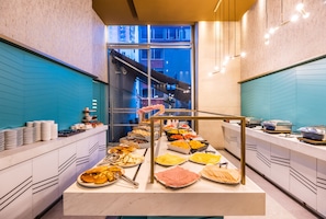 Desayuno buffet todos los días (con cargo)