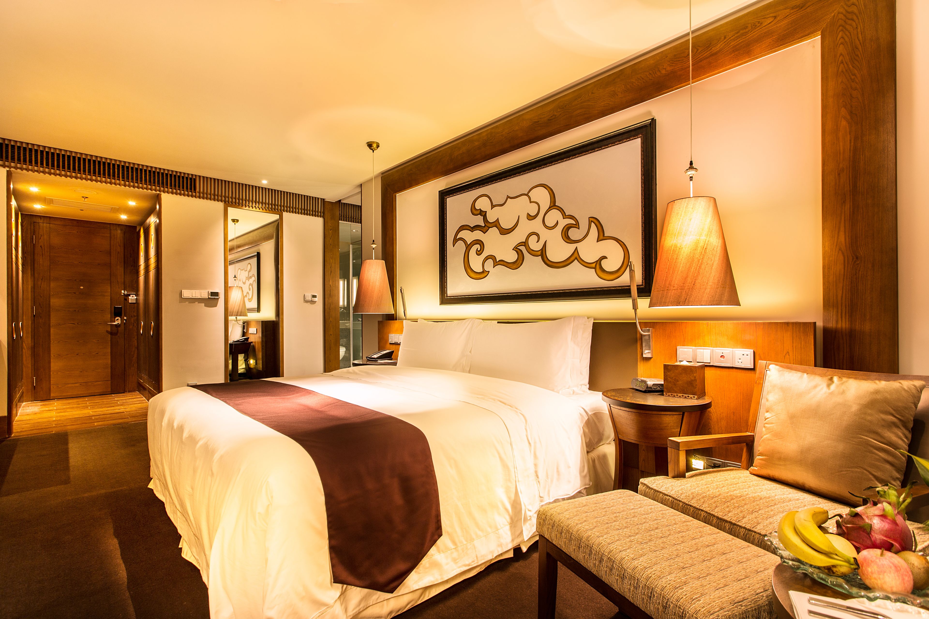 classic deluxe king room  | premium bedding, minibar, in-room safe, desk