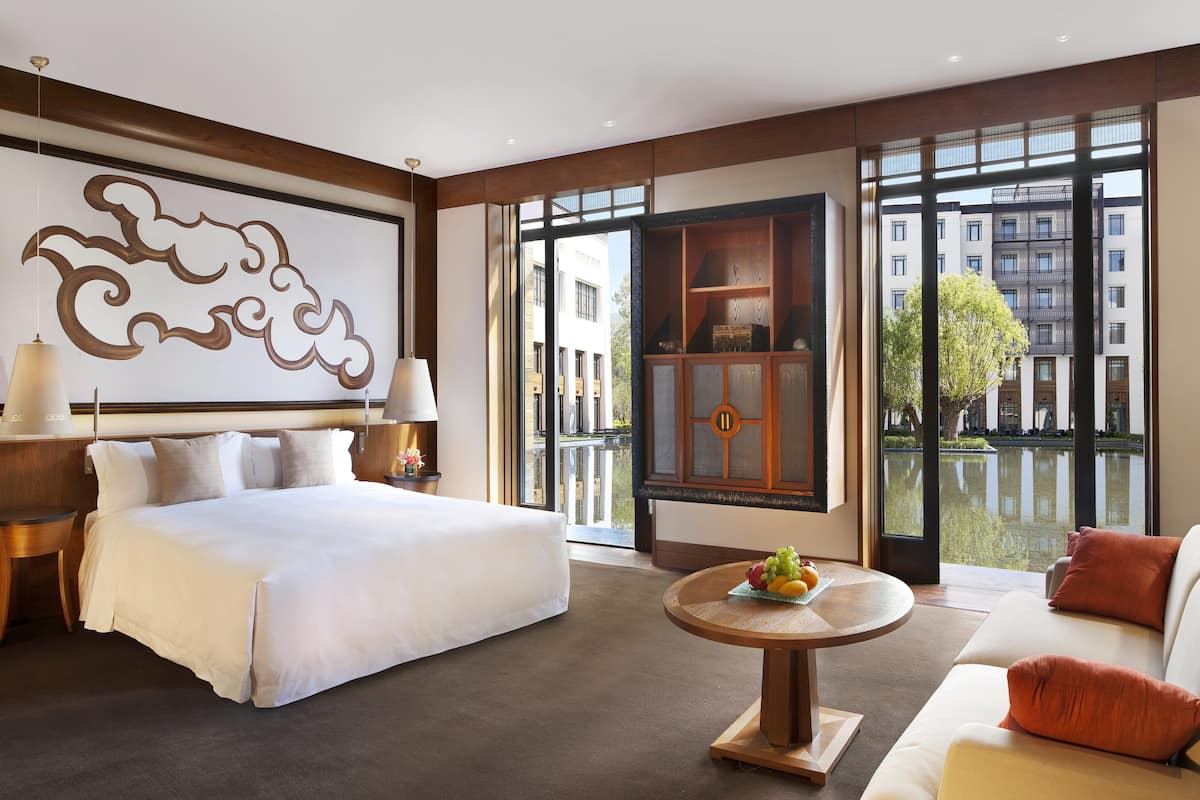 Premium bedding, minibar, in-room safe, desk
