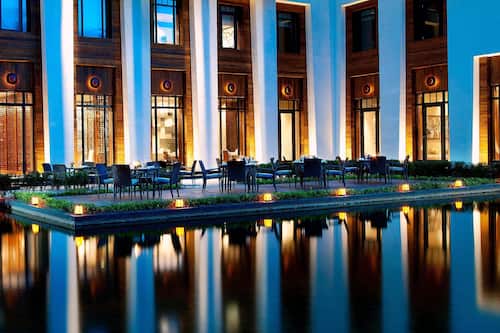 3 restaurants, breakfast, lunch, dinner served; international cuisine