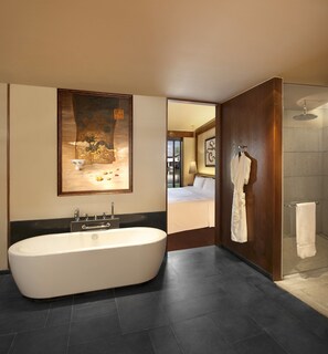 Separate tub and shower, deep soaking tub, designer toiletries - The St. Regis Lhasa Resort (Lhasa)