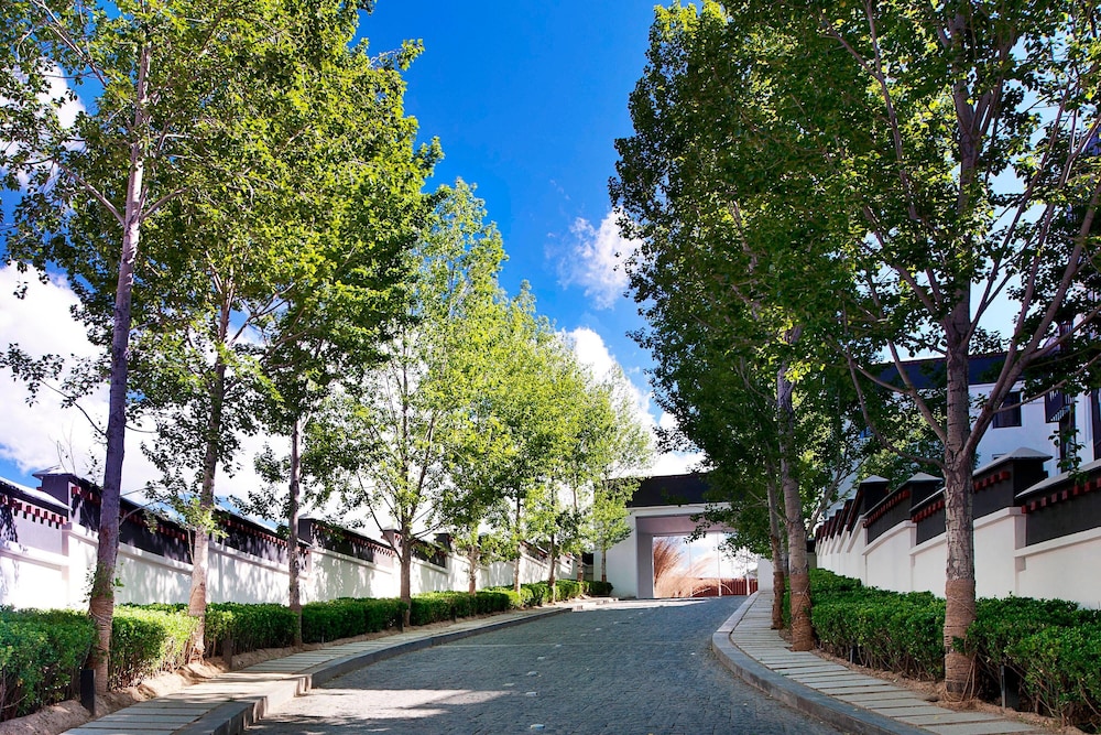 Lhasa Ruiji Holiday Hotel by null