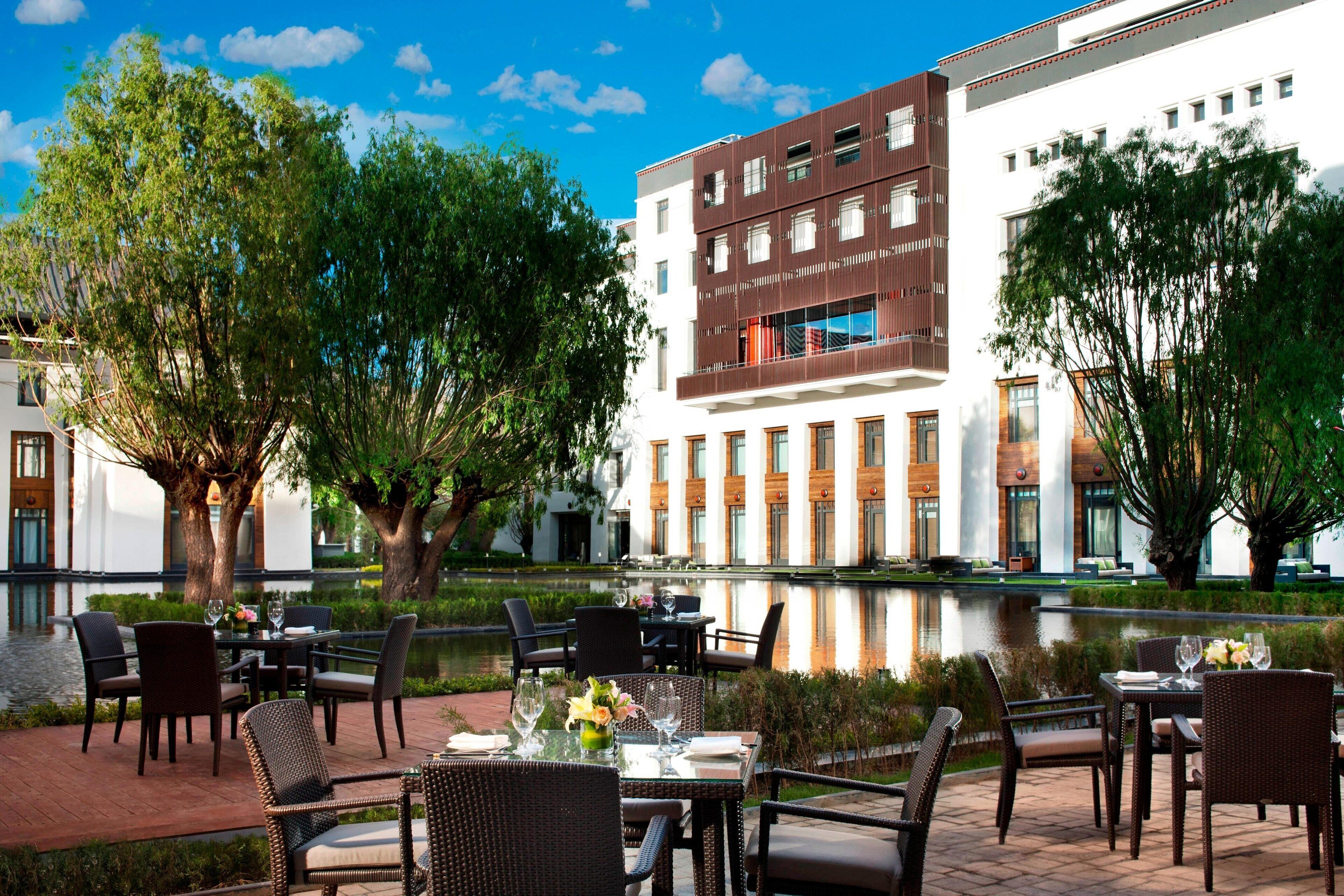 3 restaurantes, se sirven desayunos, comidas y cocina internacional