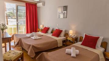 Triple Room | Individually decorated, individually furnished, desk, blackout drapes