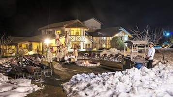 Fachada del alojamiento - Noche