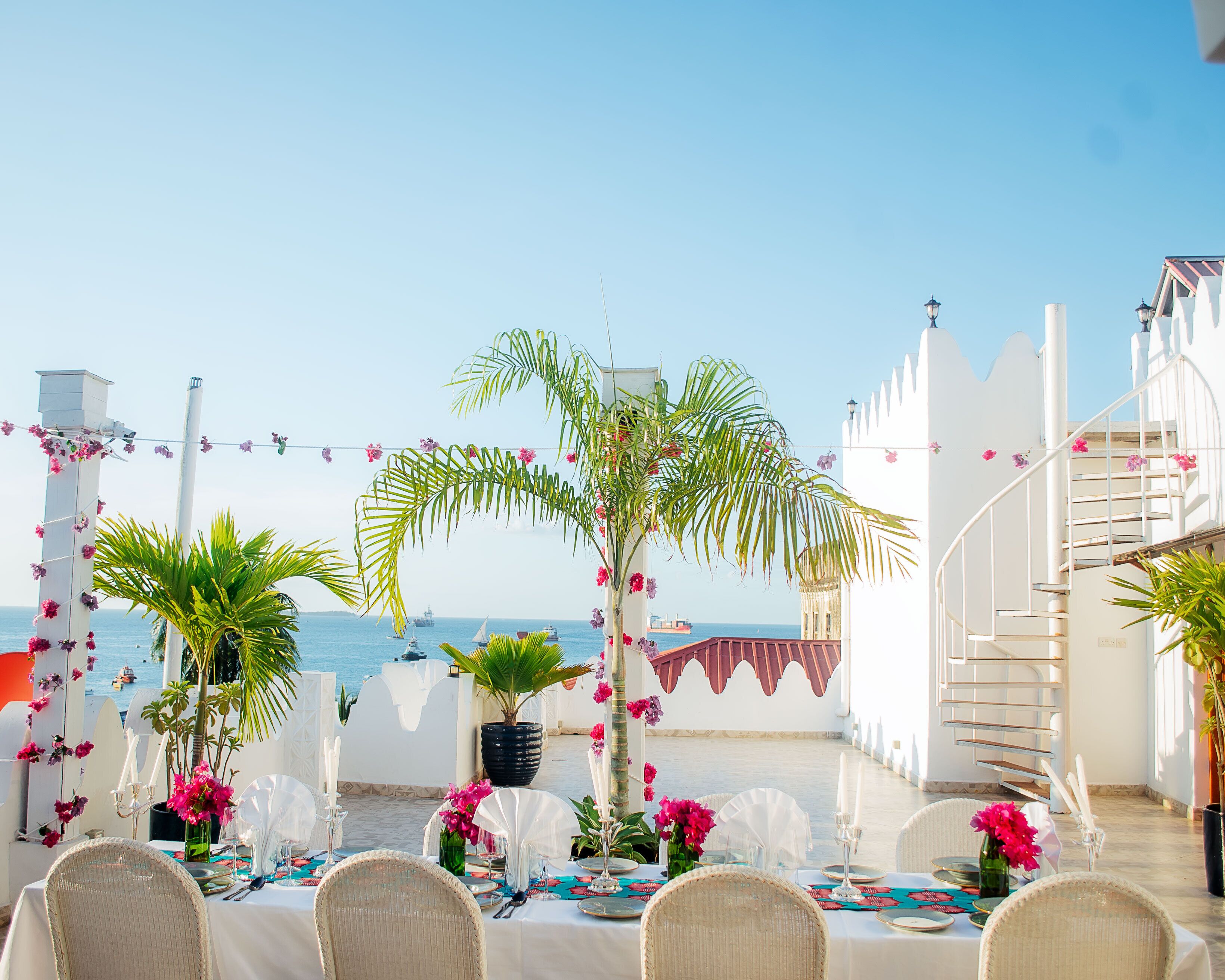 breakfast, lunch, dinner served; sea views