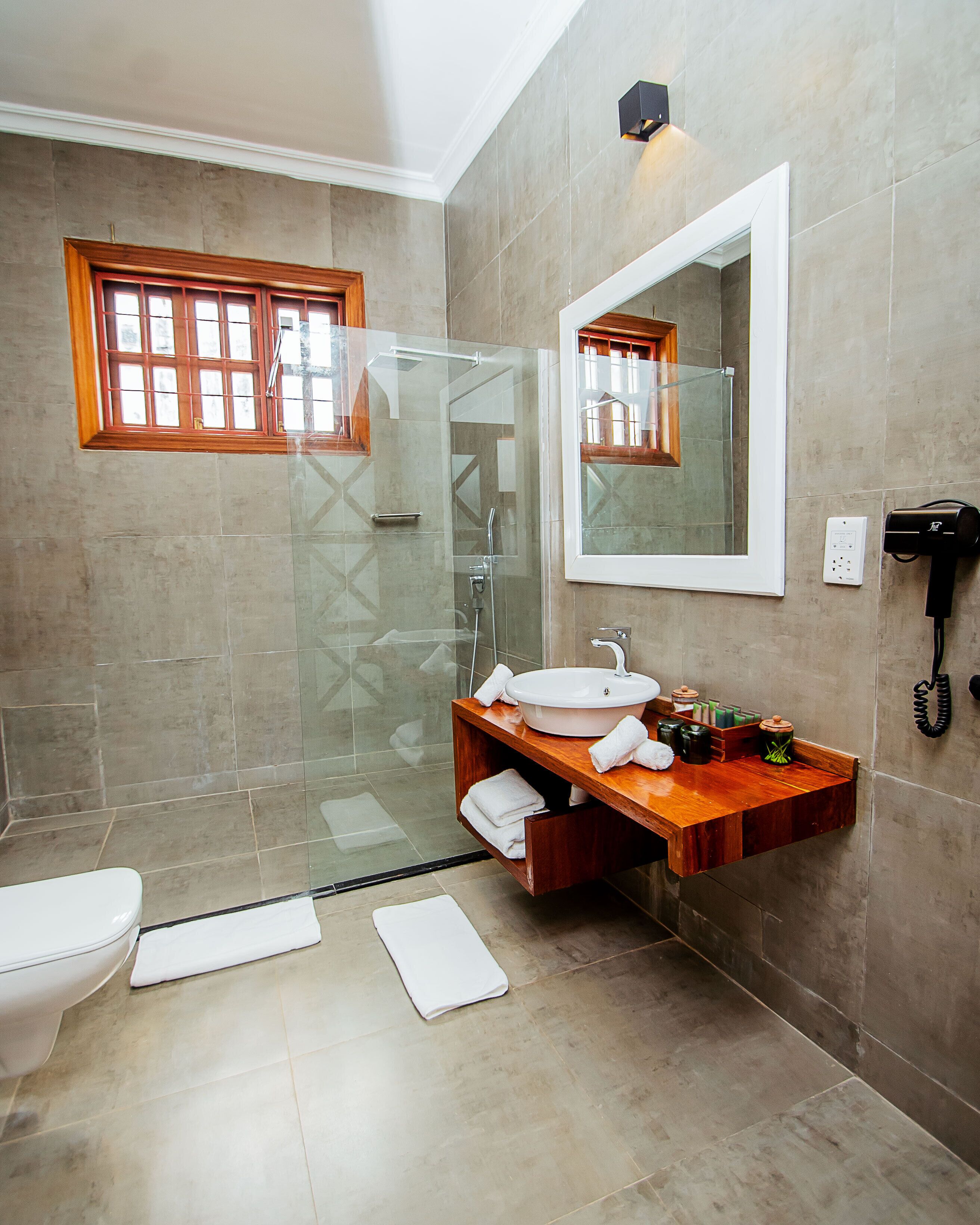 family suite, 2 bedrooms | bathroom | hair dryer, towels